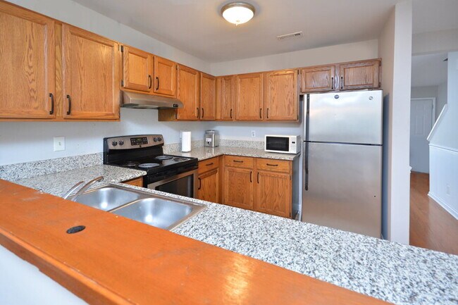 Building Photo - Charming Durham Townhome in Westgate Townes!