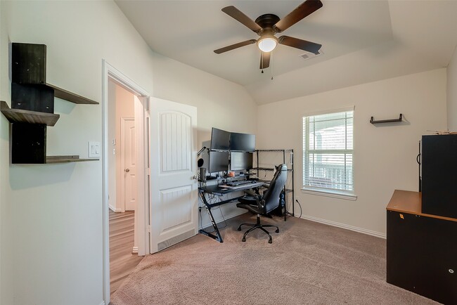 Building Photo - 15942 Boom Dr