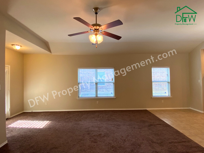 Building Photo - Stunning 4 Bedroom 2 Bathroom 2-Car Garage...