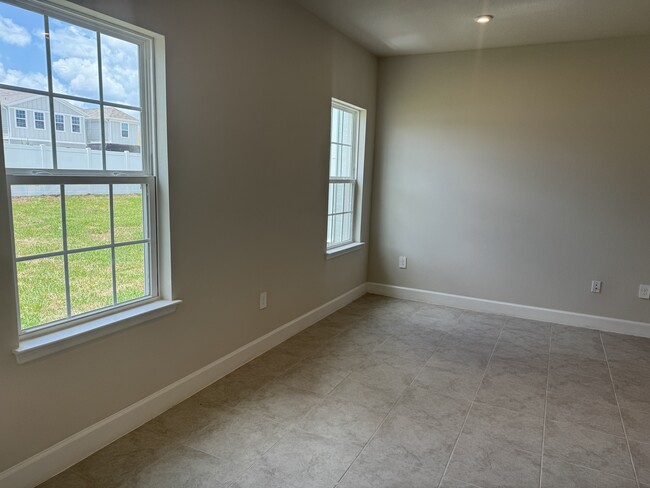 Building Photo - 14051 Crimson Ave