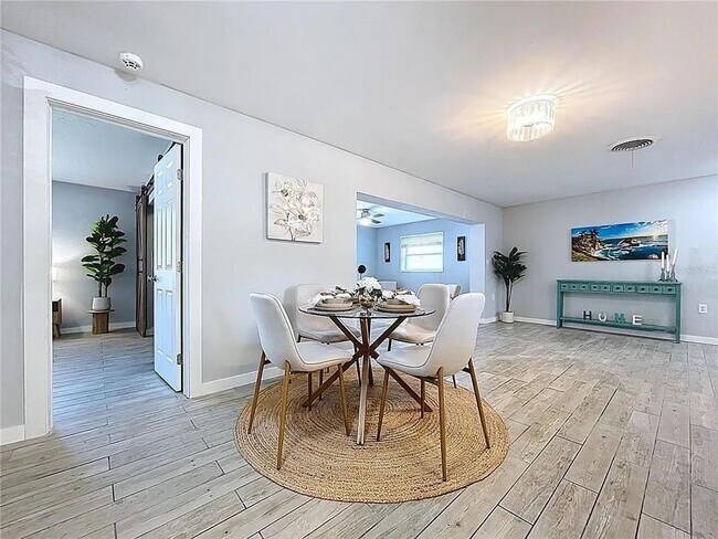 Building Photo - Modern luxury meets Florida charm in this ...