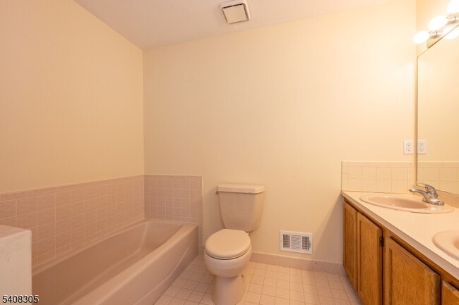 Building Photo - 63 Hickory Way