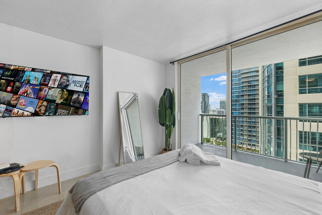 Building Photo - 1200 Brickell Bay Dr