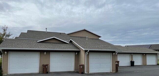 Building Photo - 8854 N Pamela St