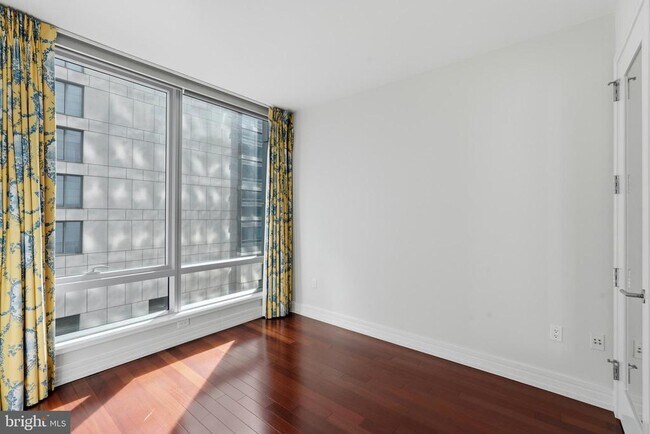 Building Photo - 1414 S Penn Square