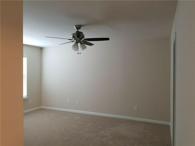 Building Photo - 5579 Lindeman Ln