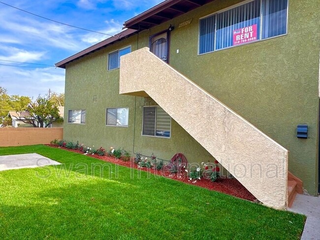 Building Photo - 25532 1/4 Oak St.