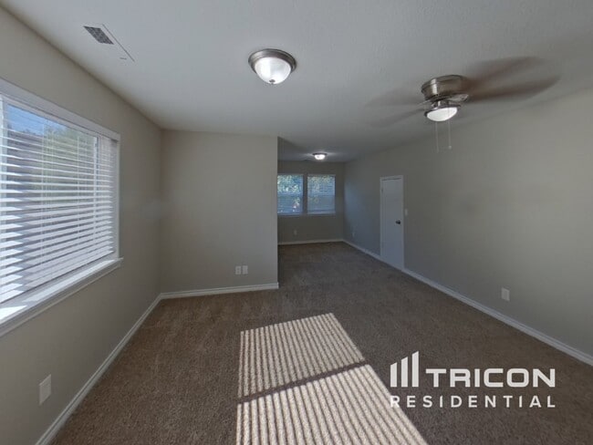 Building Photo - 16050 SW Loon Dr