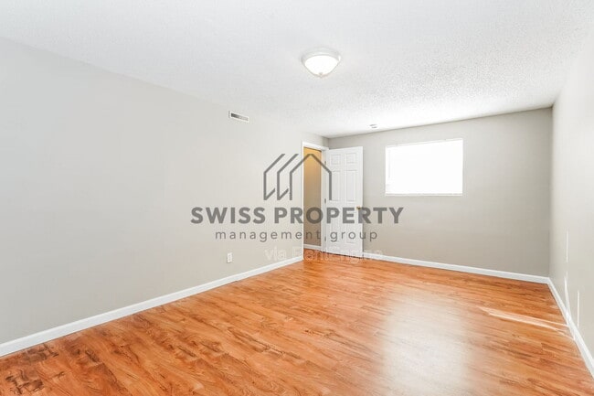 Building Photo - 5279 Lindora Dr