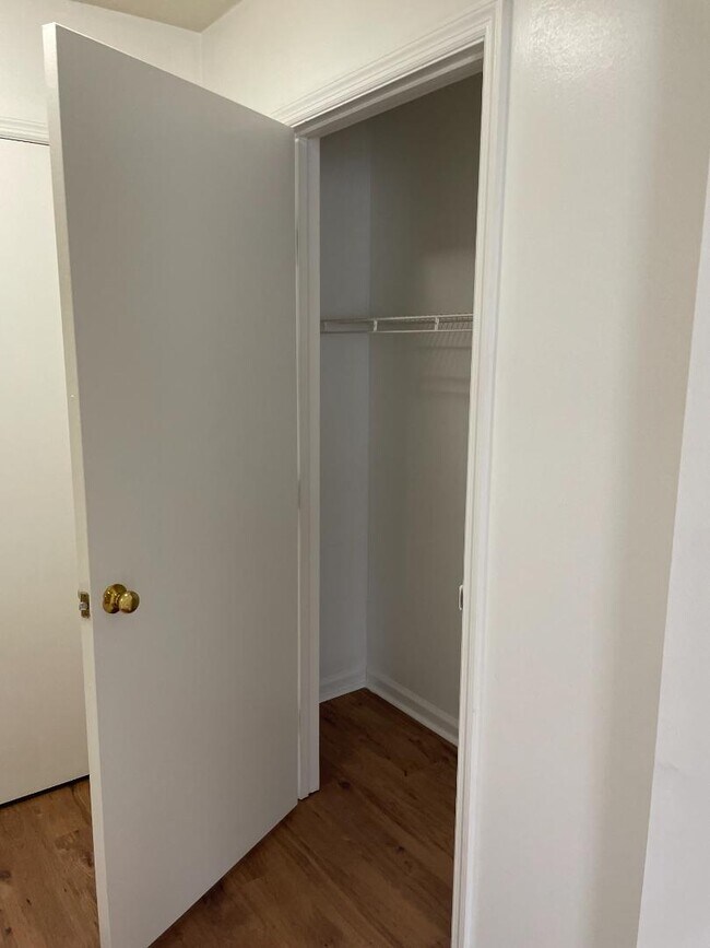 Building Photo - 98 Andrea Dr