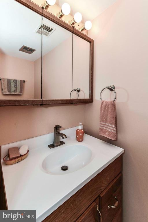 Building Photo - 261 Gundry Dr