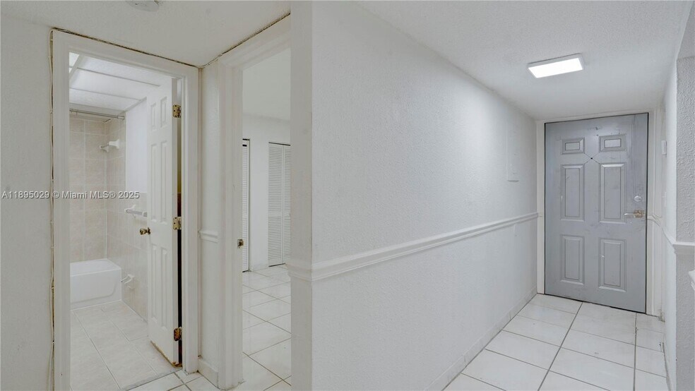 Building Photo - 10000 NW 80th Ct