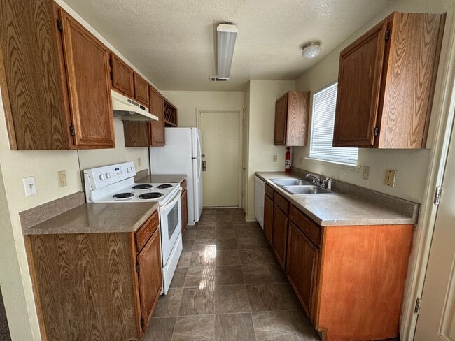 Building Photo - 2808 Bluejay Dr