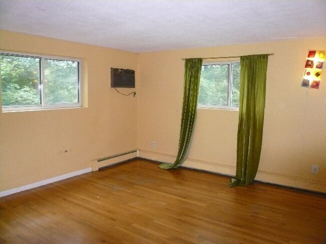 Building Photo - Spacious unit with amazing location in Newton Corner available 9/1/26 GREAT VALUE!