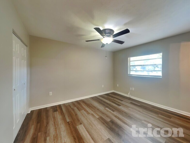 Building Photo - 2218 Village Ct