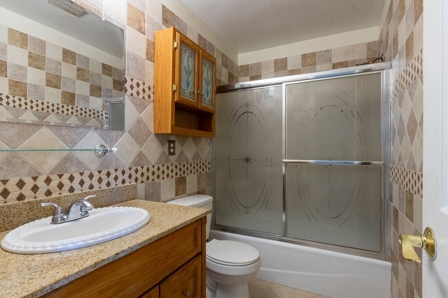 Building Photo - 3/2 Ranch with great outdoor space