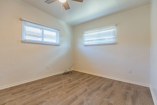 Building Photo - Wonderful 3 Bedroom 2 Bath Home!