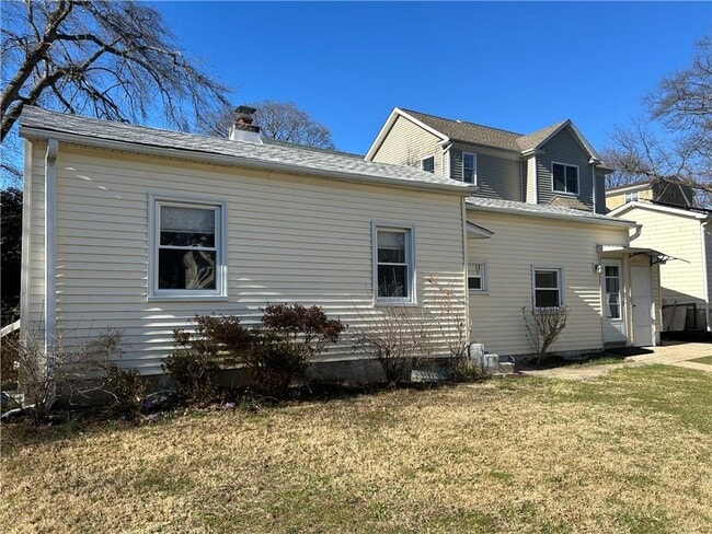 Building Photo - 306 5th St