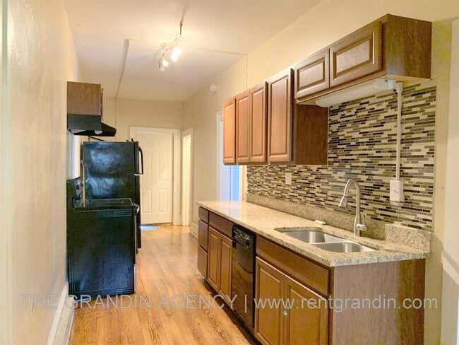 Building Photo - 1306 Patterson Ave SW