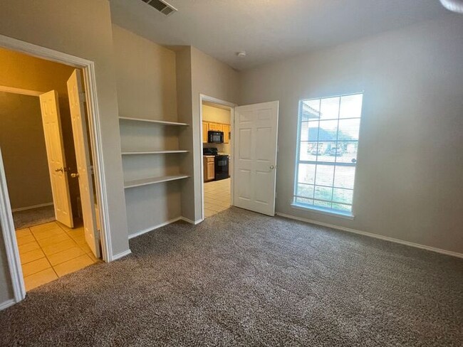 Building Photo - Holiday Move In Special! (See Below)~AMAZI...