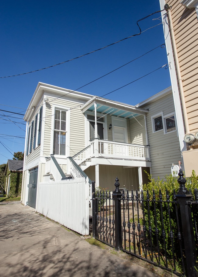 Building Photo - 814 13th St