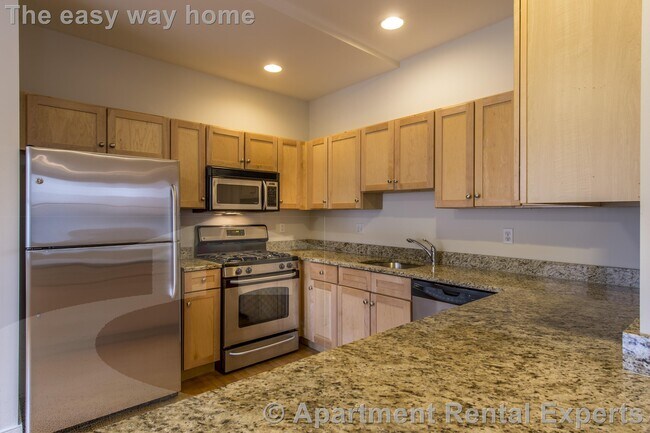 Building Photo - 110 Second St Unit #PH02