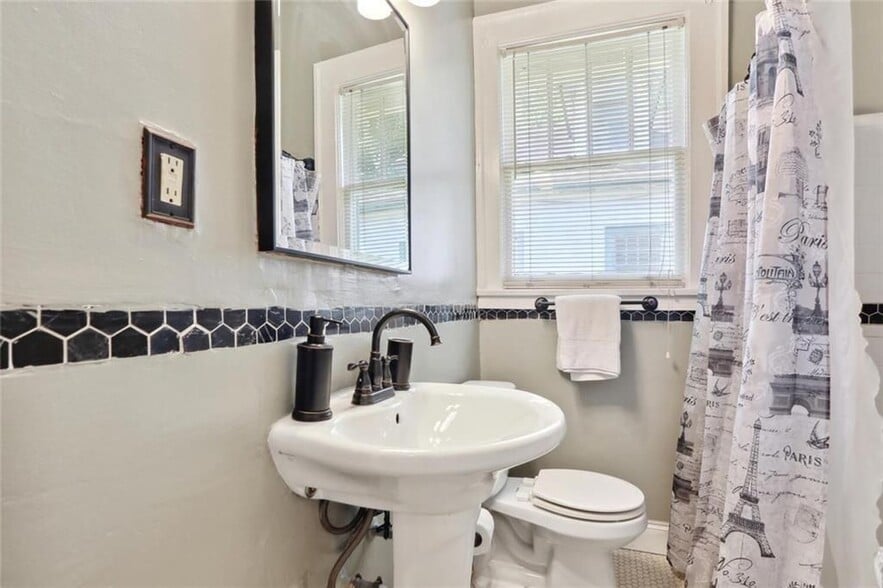 Building Photo - 203 Winter Ave