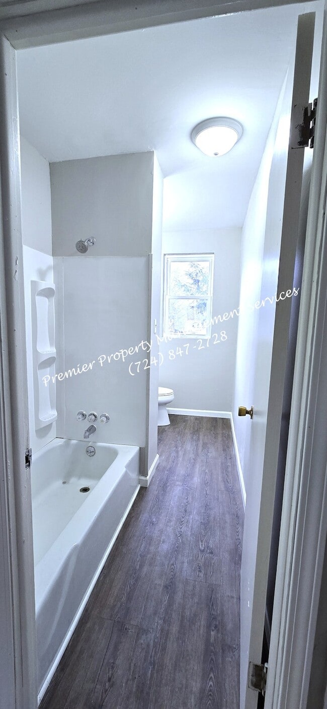 Building Photo - 1429 Hall Ave