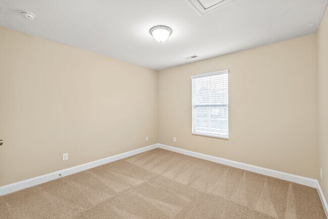 Building Photo - (Coming Soon) 5 Bedroom Brick Home in Matthews!