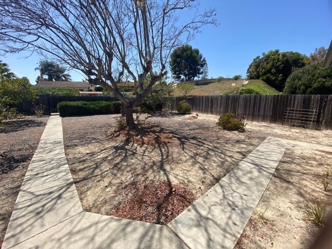 Building Photo - (55+ Community) Perfectly Located 2 Bedroom House in Oceanside Available 1st Week of June!