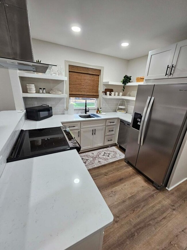 Building Photo - 152 E Orange St