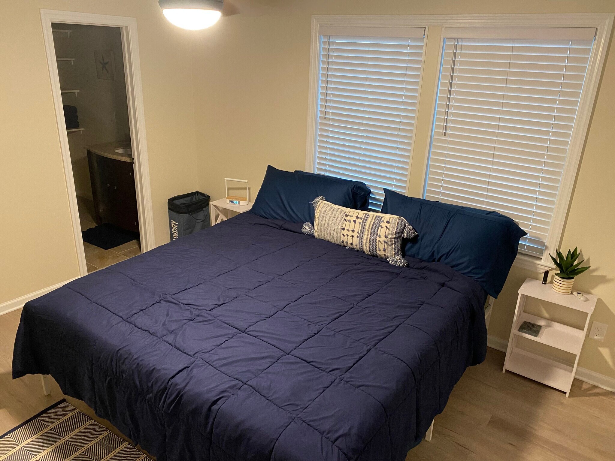 Building Photo - 405 Lossing Ave