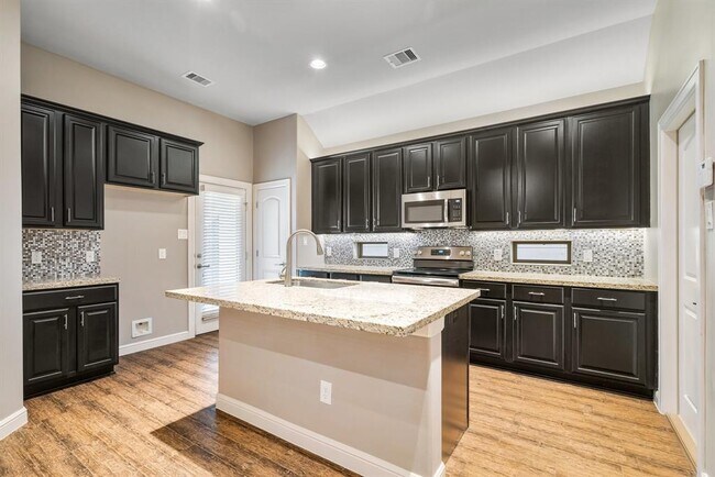 Building Photo - 2934 Whitman Dr