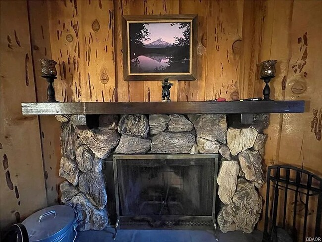 Building Photo - Warm & Cozy Single-Story Home in Big Bear City