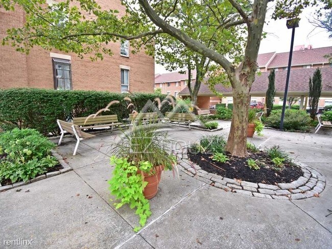 Building Photo - 2 br, 2 bath Apartment - 107 W. Conway Street