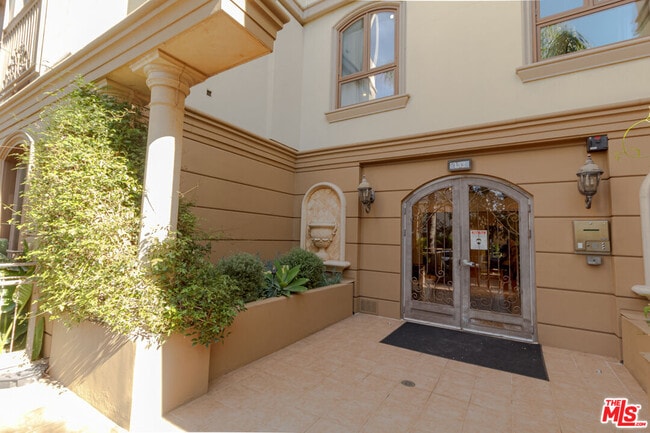 Building Photo - 132 Crescent Dr