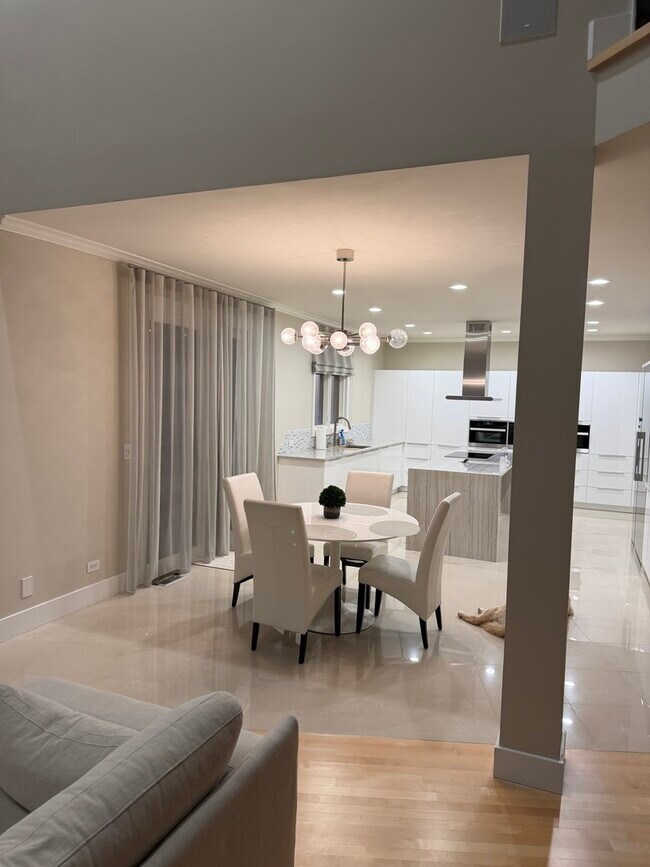 Building Photo - 525 Senon Dr