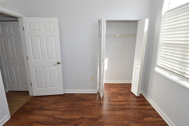 Building Photo - 2500 Winding Creek Blvd