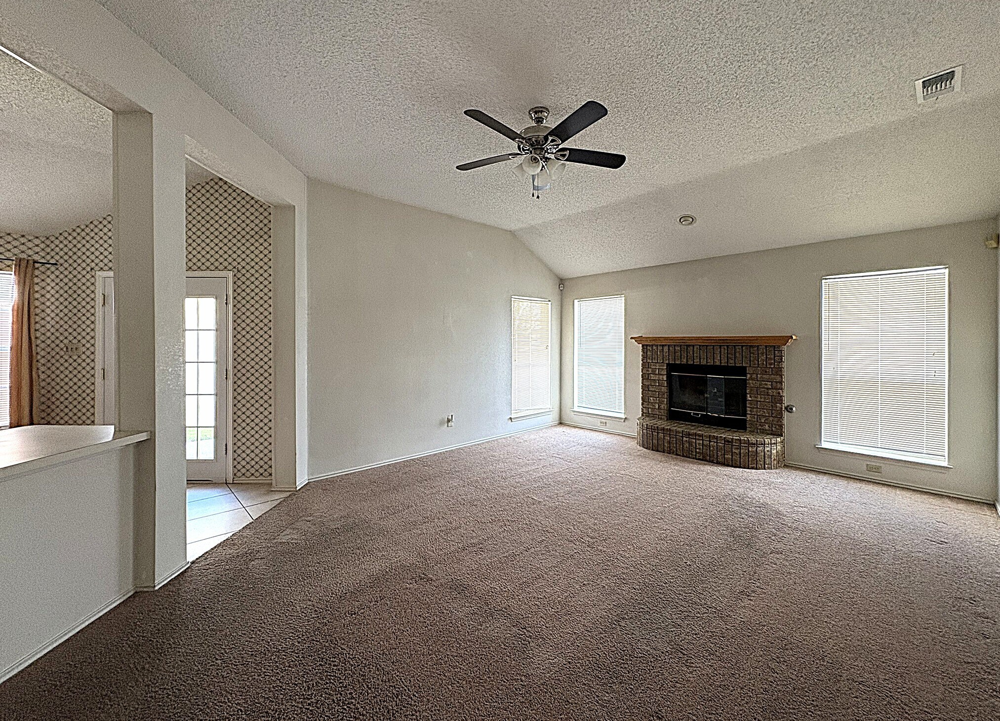 Building Photo - 607 Ottawa Dr