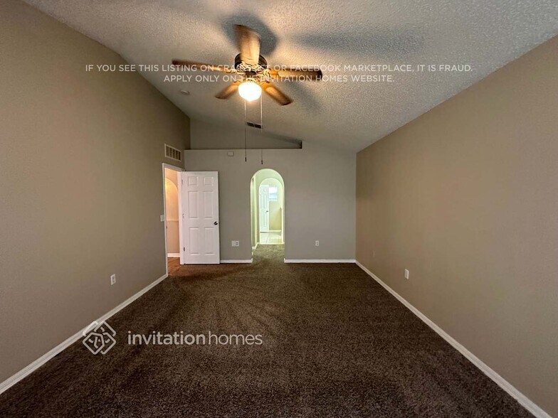 Building Photo - 2165 Clearwater Dr