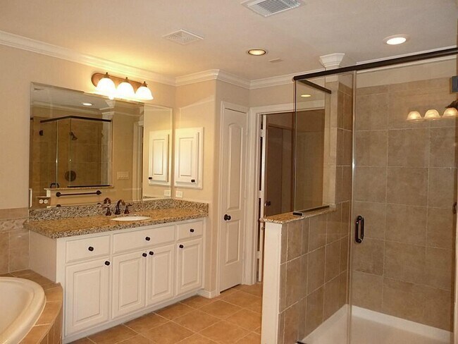 Building Photo - 4315 Stonebrook Ln