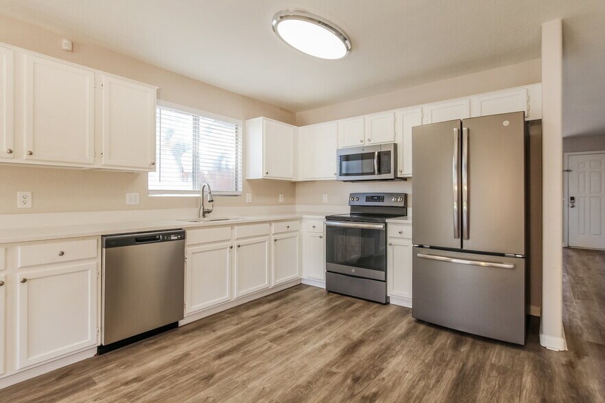 Building Photo - 8771 W Ocotillo Rd