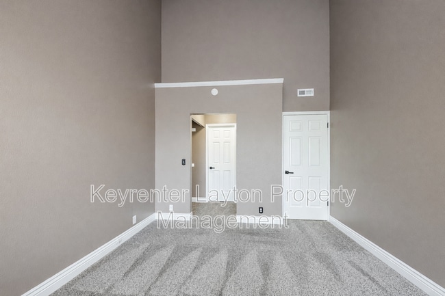 Building Photo - 650 S Main St