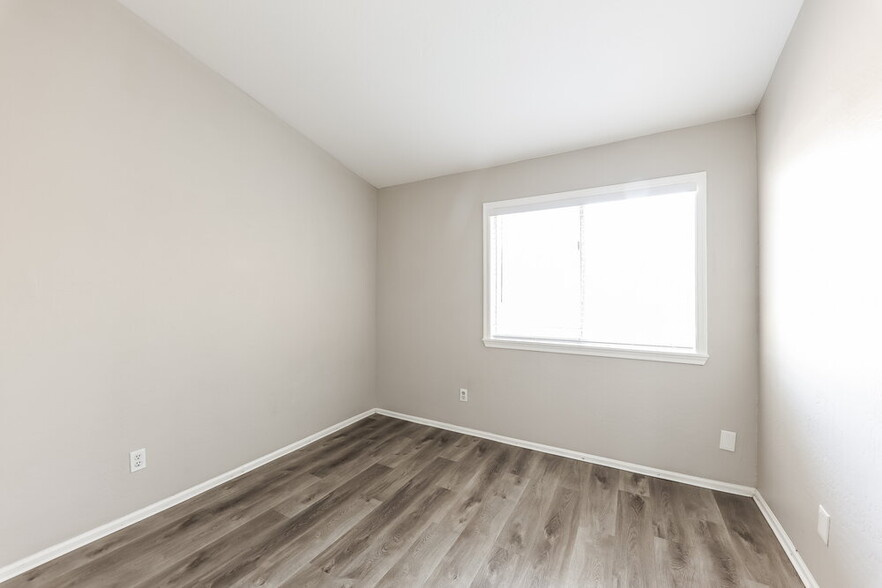 Building Photo - 7706 W San Miguel Ave