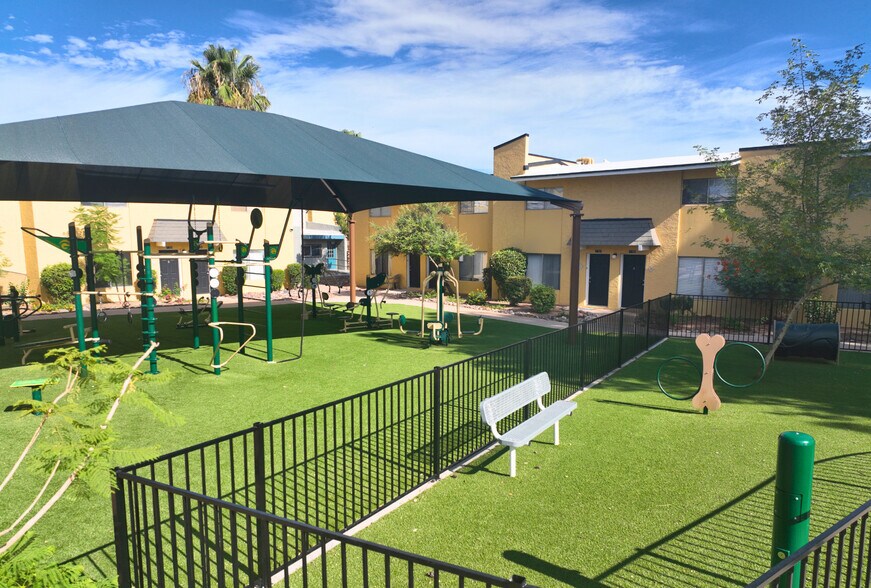 Building Photo - Villas Las Naranjas