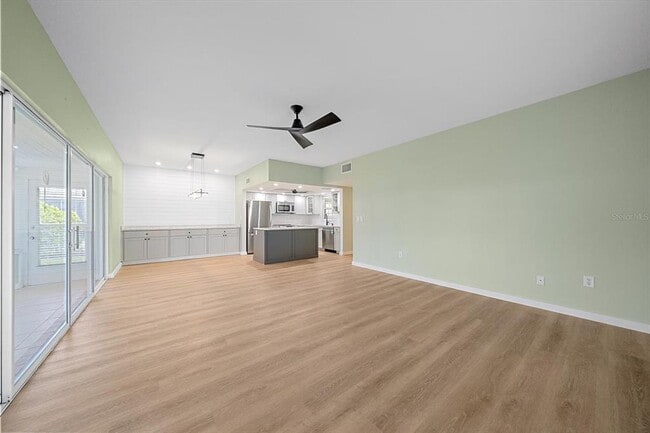 Building Photo - 5865 Tidewood Ave