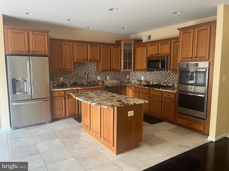 Building Photo - 44259 Huron Ter