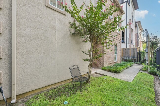 Building Photo - 1515 Oakdale St