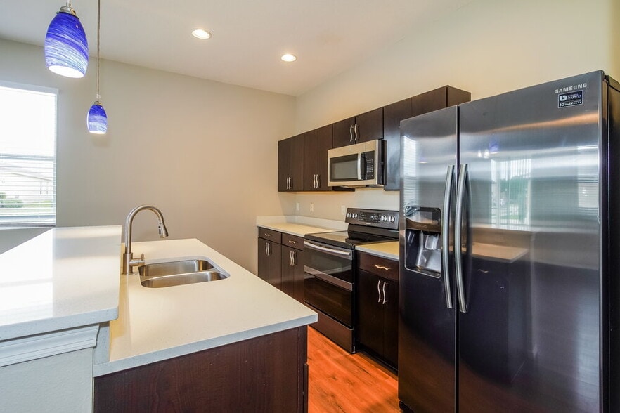 Building Photo - 1557 Regent Ct