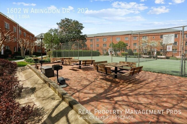 Building Photo - 1602 W Abingdon Dr